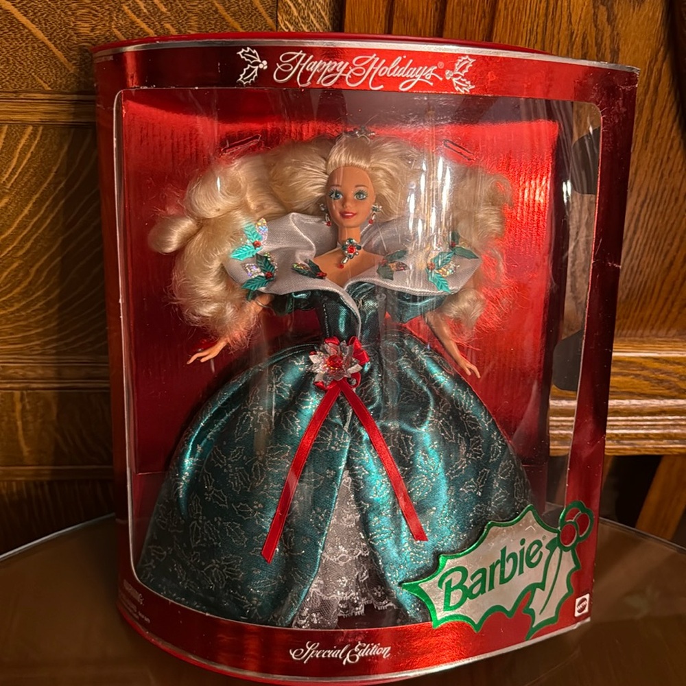 Gorgeous vintage 1995 Holiday Barbie new in box all decked out! Box unglued……